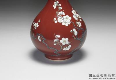 图片[3]-Gall-bladder vase in yang-ts’ai enamels with plum flower décor on sacrificial red glaze ground 1742 (Ch’ien-lung reign)-China Archive